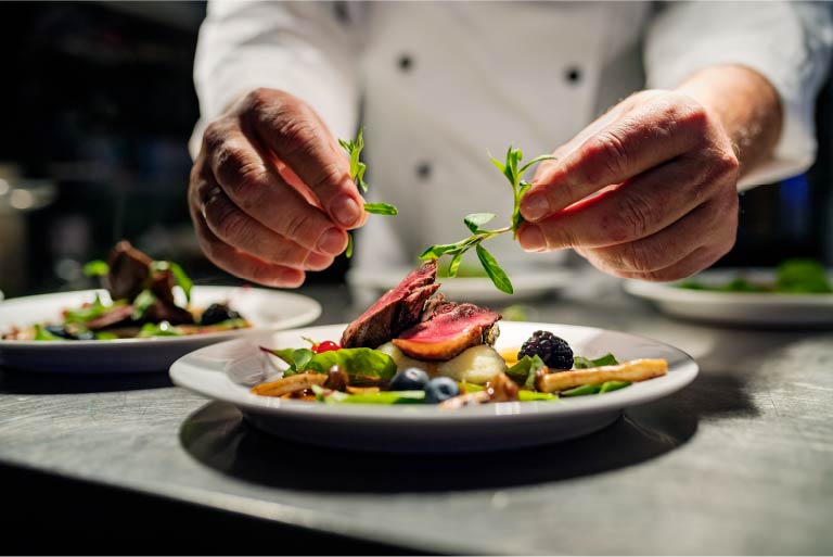 Cuisiner, Faire De La Nourriture Et Travailler Comme Chef Dans Une